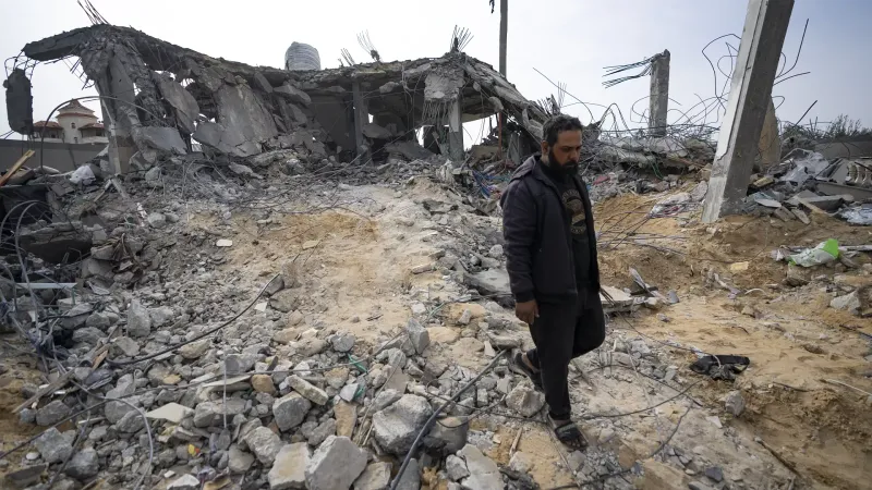 عاجل.
    
		التغطية مستمرة| القصف الإسرائيلي مستمر على أنحاء غزة ويمتد إلى لبنان ويطال حلب