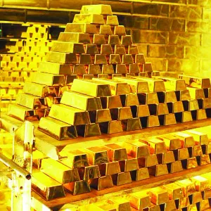ارتفاع أسعار الذهب بسبب التطورات في الشرق الأوسط وانخفاض قيمة الدولار