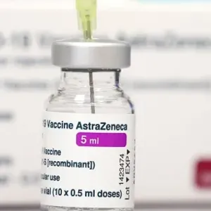 بعد اعتراف الشركة.. هل يجب أن نخاف من الآثار الجانبية للقاح "أسترازنيكا"؟