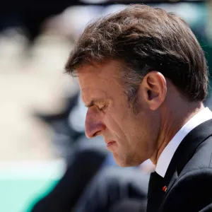 الرئيس الفرنسي يهاجم اليمين المتطرف و«جبهة» اليسار الناشئة ويطرح «رؤية» من 5 محاور