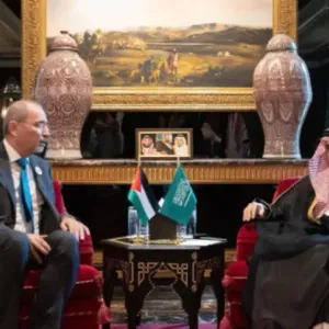 وزير الخارجية يلتقي نائب رئيس الوزراء وزير الخارجية الأردني