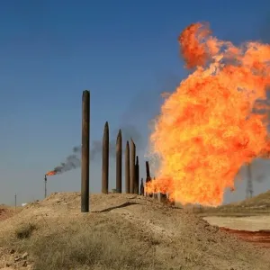 طاقة العراق الإنتاجية من النفط تقترب من 5 ملايين برميل يوميًا واستثمارات ضخمة في الغاز