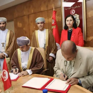 سلطنة عُمان وتونس توقّعان على اتفاقية الخدمات الجوية