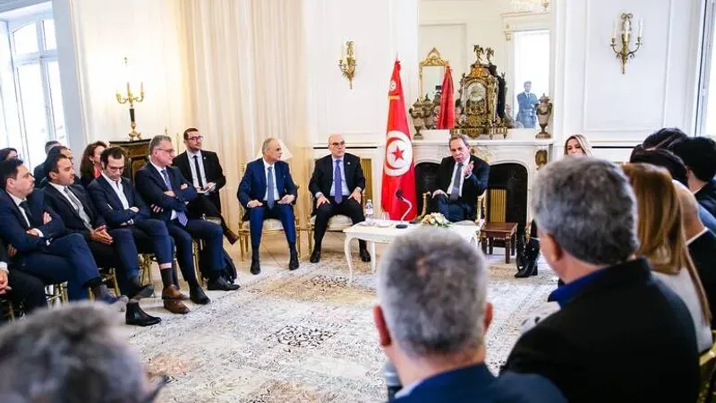 رئيس الحكومة يلتقي عددا من التونسيين من رجال الأعمال وأصحاب الشركات والمؤسسات الناشئة الناشطة بفرنسا