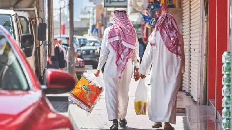 في العيد.. بوصلة المواطنين صوب "المجمعات" وانحسار طلب الغذائيات