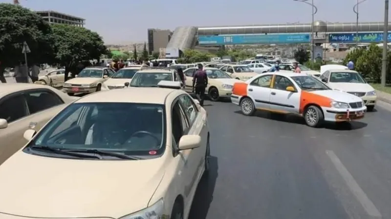 سائقو سيارات الأجرة في العراق يلوحون بالإضراب