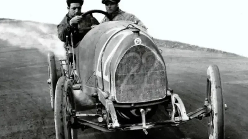 إنزو فيراري الذي نعرفه امبراطورًا في السيارات.. ما كان دوره في الحرب العالمية الثانية؟