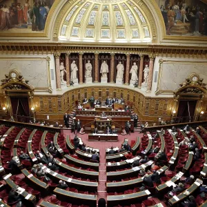 مجلس الشيوخ الفرنسي يوافق على مشروع قانون يرسّخ حق الإجهاض في دستور البلاد