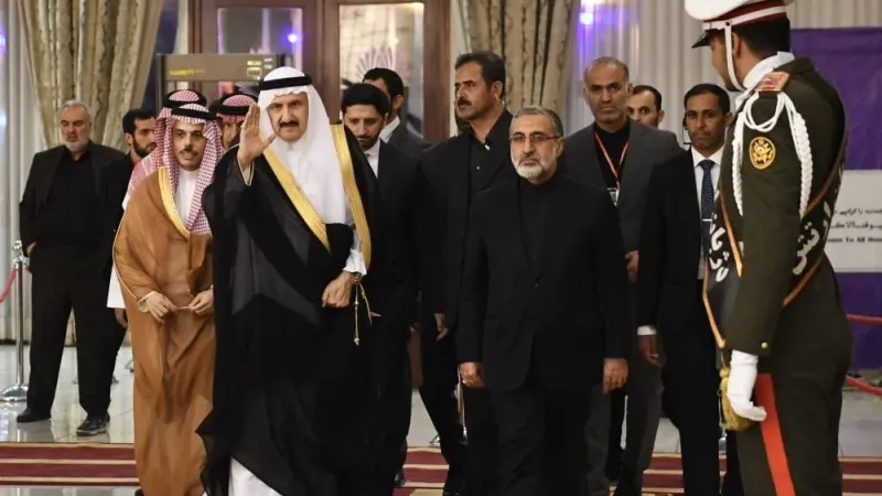 الأمير منصور بن متعب ووزير الخارجية ينقلان تعازي القيادة في وفاة الرئيس الإيراني ووزير الخارجية ومرافقيهما