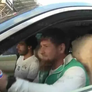 شاهد.. رئيس الشيشان يقود السيارة بنفسه ومحمد صلاح بجواره
