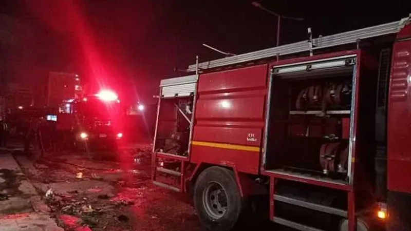 الحماية المدنية بـ بورسعيد تسيطر على حريق هائل فجر أول ليالي رمضان (صور)