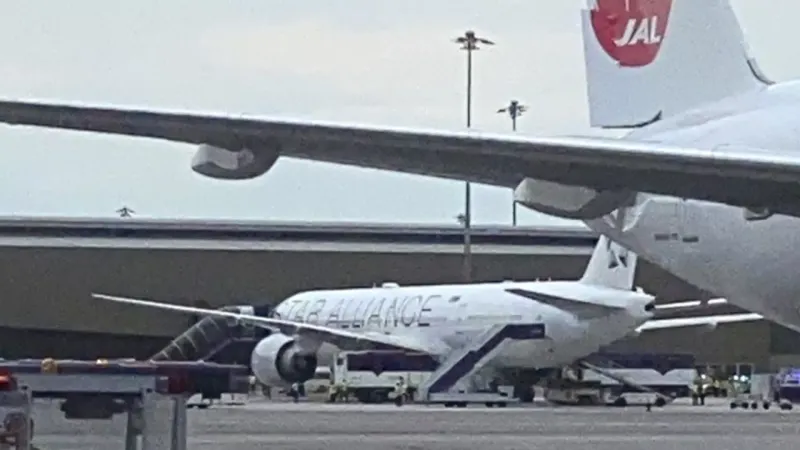حادثة المطبات الهوائية: بدء التحقيق في أسباب مقتل مسافر وإصابة آخرين في الطائرة السنغافورية