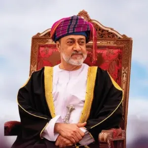 جلالة السلطان يمنح وسام آل سعيد لملك الأردن