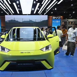 أوروبا تفرض رسوماً جمركية تصل إلى 38 % على السيارات الكهربائية الصينية