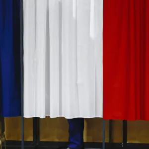 استطلاعات الرأي ترجح فوز اليمين المتطرف بالجولة الثانية من الانتخابات الفرنسية