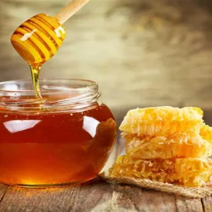 في يومه العالمي.. فوائد العسل على الريق وتأثيره على العلاقة الحميمة