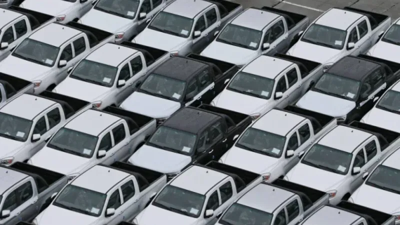 الصين تلمح إلى احتمالية فرض رسوم بنسبة 25 % على واردات السيارات