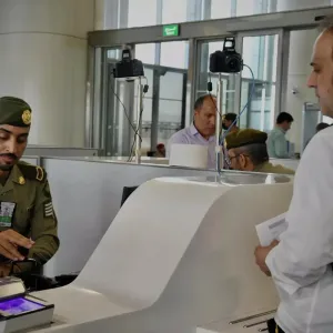 "جوازات" مطار الأمير محمد بن عبدالعزيز تستقبل أولى رحلات الحجاج القادمين من إيران