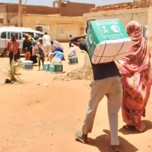 مركز الملك سلمان الإغاثي يوزع مساعدات في السودان ومأرب ومالي