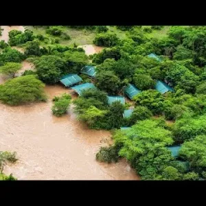 فيديو: ارتفاع حصيلة القتلى جرّاء الفيضانات والأمطار في كينيا إلى 228 شخصاً