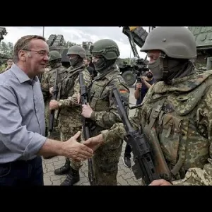 وزير الدفاع الألماني يعلن عن حزمة دعم عسكري بقيمة 500 مليون يورو لأوكرانيا