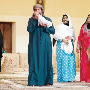 نرحب بالمولود بفرح وابتهاج: طقوس ضاربة في عمق الثقافة الإماراتية