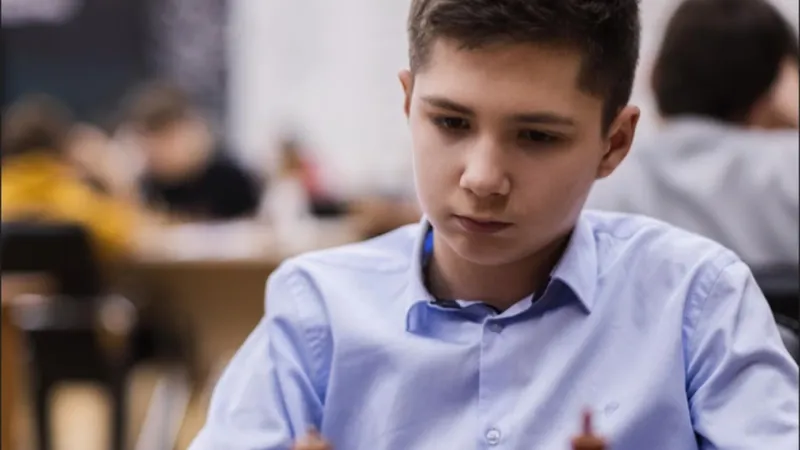 فتى عمره 13 عاما يصبح أصغر "غراند ماستر" بالشطرنج في روسيا