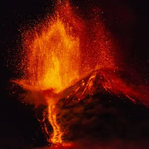 فيديو. جمال الطبيعة ورهبتها في آخر ثوران لبركان إتنا
