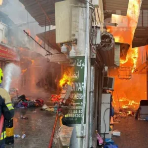 فيديو | حريق هائل بسوق المنامة القديم في البحرين