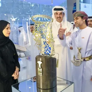 أمير قطر يزُور جناح سلطنة عُمان بمعرض الدوحة الدولي للكتاب