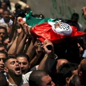 مئات الفلسطينيين يشيعون جثمان الشهيد خالد زبيدي في بلدة "زيتا" شمال طولكرم