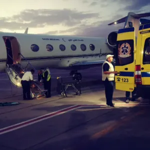 نقل مواطنين من القاهرة عبر طائرة الإخلاء الطبي لاستكمال علاجهما في المملكة