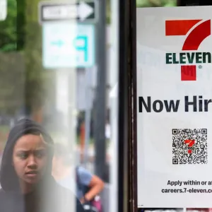عدد الوظائف الشاغرة الأميركية ينخفض إلى أدنى مستوى في 3 سنوات