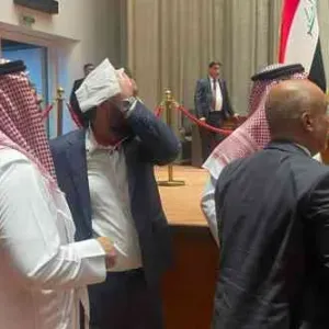 عراك ودماء في جلسة انتخاب الرئيس.. رفاق الحلبوسي يعرقلون مرور العيساوي