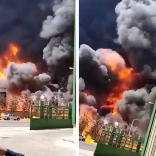 شاهد.. حريق يلتهم مصنعاً في جدة وعدد من السيارات المتوقفة أمامه