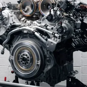 بنتلي تعلن عن محرك V8 يستبدل W12 السابق ويتفوق عليه