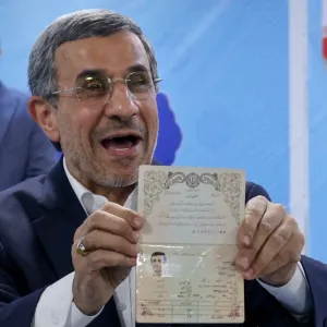 أحمدي نجاد يقدّم ترشيحه للانتخابات الرئاسية الإيرانية