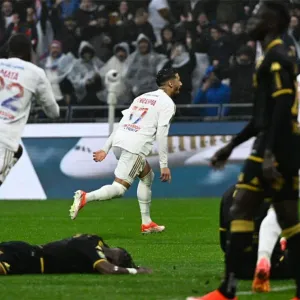 ليون يهدي لقب الدوري الفرنسي لـ باريس سان جيرمان بثلاثية أمام موناكو
