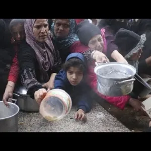 غزة حيث يموت الناس عطشا ويبكي الرجال قهرا.. مأساة الفلسطيني اليومية في تأمين شربة ماء أو كسرة خبز