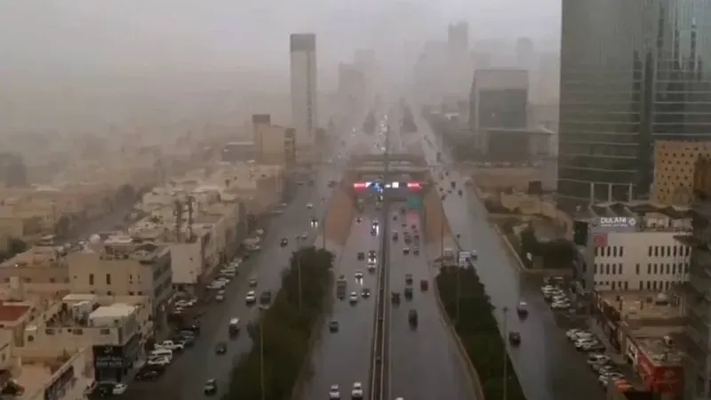 بالفيديو.. محلل طقس يكشف عن بداية موعد هطول أمطار غزيرة على مناطق المملكة وتوقعات باستمرارها حتى بداية مايو