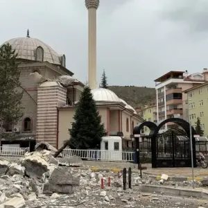 شاهد.. سقوط مئذنة مسجد في ولاية تركية بسبب رياح شديدة