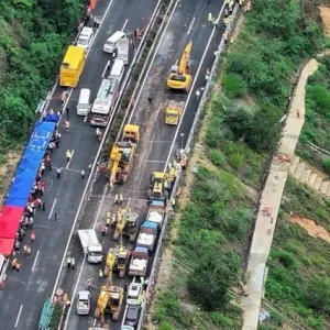 #الصين: إنهيار طريق سريع يتسبب في مقتل 24 شخصًا على الأقل  #أخبار_العالم