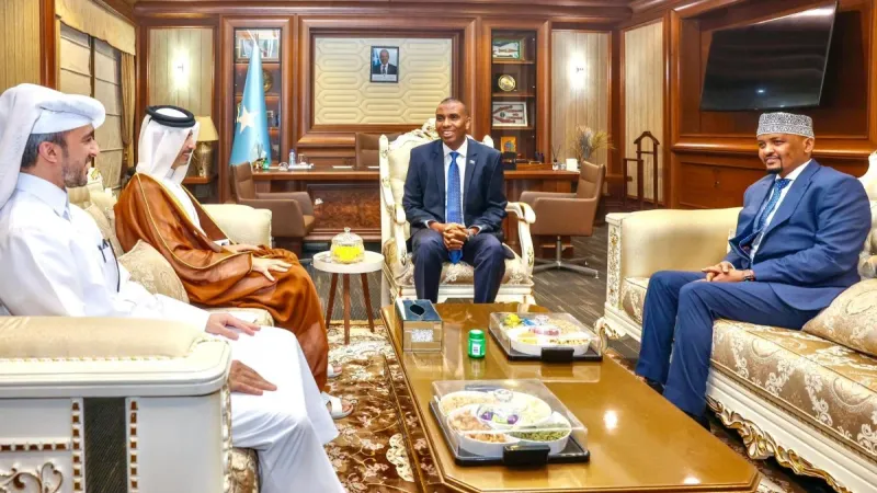 رئيس الوزراء الصومالي يجتمع مع سفير دولة قطر
