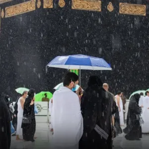 بالفيديو.. أمطار غزيرة على المسجد الحرام في أول أيام التشريق