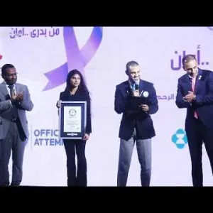 الوليد عثمان محكم موسوعة جينيس للأرقام القياسية يسلم مصر جائزة الكشف المبكر عن الأورام السرطانية