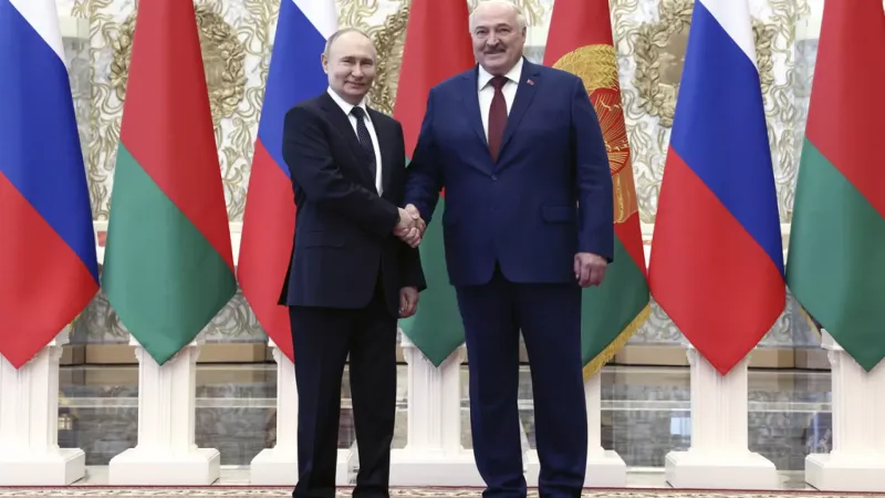 فيديو. بوتين يزور مينسك ويلتقي نظيره البيلاروسي وحليفه الوثيق ألكسندر لوكاشينكو