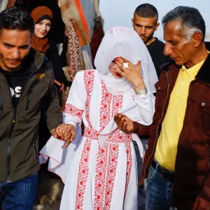 بالصور.. عروسان من غزة يحتفيان بزفافهما رغم القصف والحصار