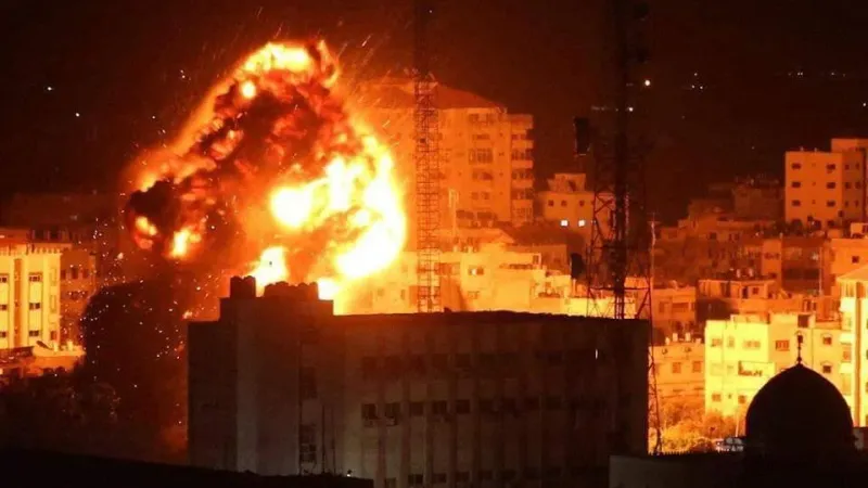 مراسلنا: شهداء وجرحى في قصف الاحتلال عدة منازل في مدينة غزة