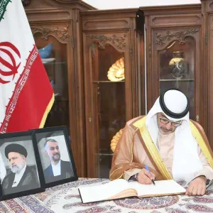 وزير شؤون الديوان الأميري يقوم بزيارة السفارة الإيرانية للتعزية بوفاة الرئيس الإيراني