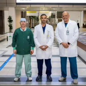 جامعة الملك سعود تجري جراحة ناجحة لترميم «فك سفلي ومفصل» باستخدام مفصل صناعي